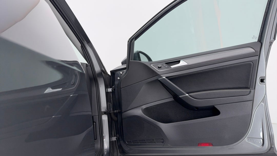 2017 Volkswagen Golf 110 Tsi Comfortline, Automatic, 143924 km, Speaker View