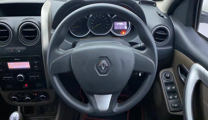 2017 Renault Duster RXL PETROL, Petrol, Manual, 37,578 km, Steering Wheel Close Up