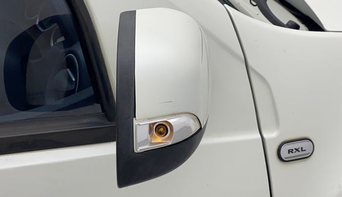 2017 Renault Duster RXL PETROL, Petrol, Manual, 37,457 km, Right rear-view mirror - Indicator light has minor damage