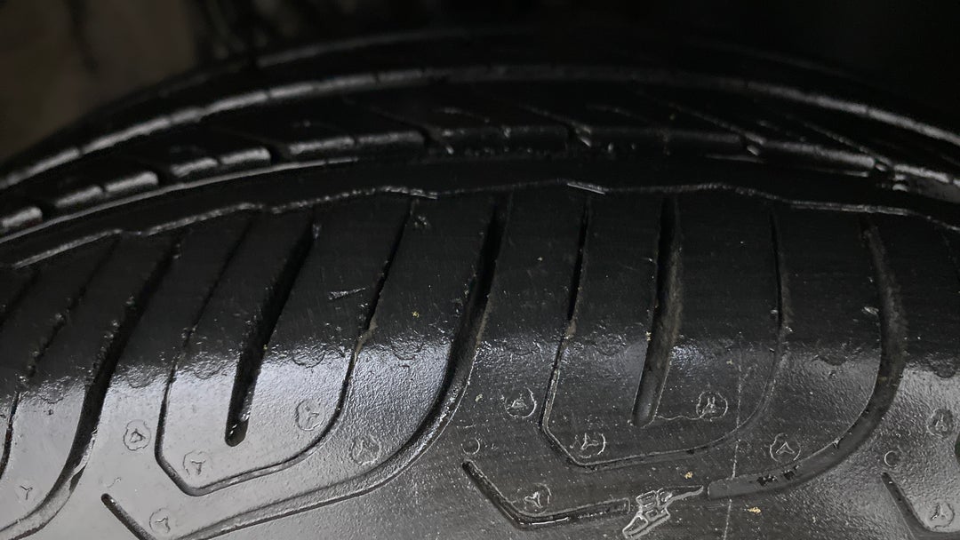 Right Front Tyre Tread