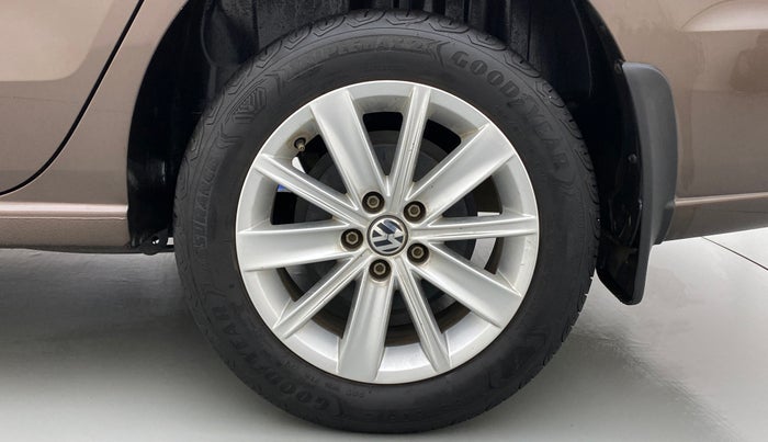 2017 Volkswagen Vento HIGHLINE 1.2 TSI AT, Petrol, Automatic, 52,022 km, Left Rear Wheel