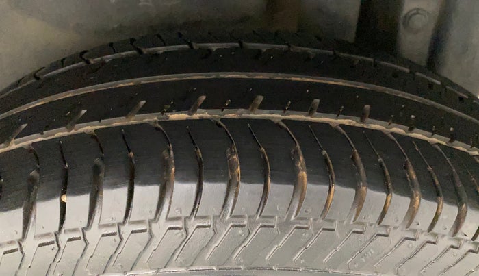 2014 Maruti Swift Dzire VDI, Diesel, Manual, 89,284 km, Left Rear Tyre Tread