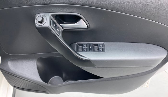 2020 Volkswagen Polo HIGHLINE PLUS 1.0 TSI MT, Petrol, Manual, 31,204 km, Driver Side Door Panels Control