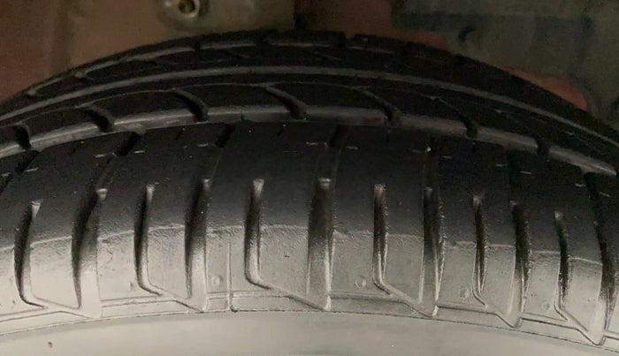 2017 Mahindra KUV 100 NXT K8 P 6 STR, Petrol, Manual, 7,845 km, Right Front Tyre Tread