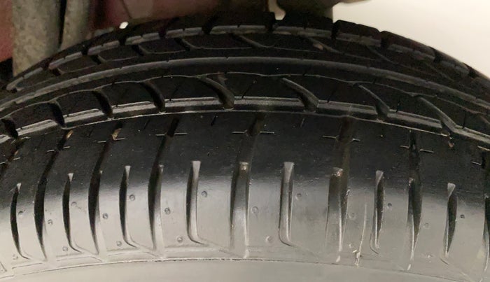 2017 Mahindra KUV 100 NXT K8 P 6 STR, Petrol, Manual, 7,845 km, Left Rear Tyre Tread