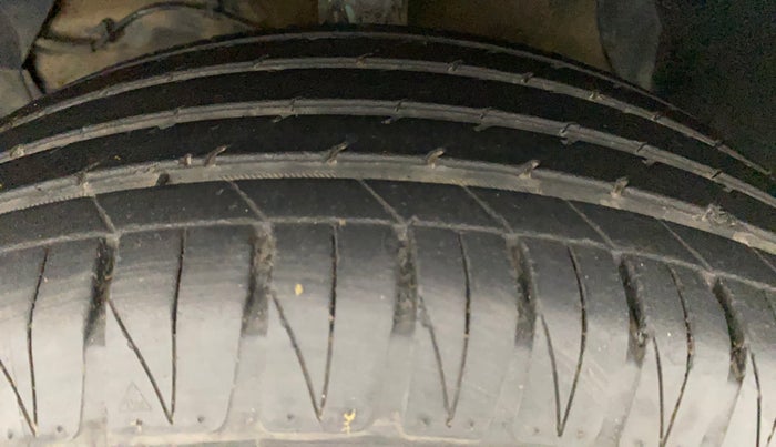 2016 Maruti Vitara Brezza ZDI PLUS DUAL TONE, Diesel, Manual, 37,971 km, Left Front Tyre Tread