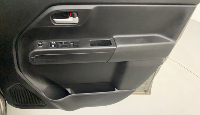 2022 Maruti New Wagon-R VXI 1.0 AMT, Petrol, Automatic, 18,757 km, Driver Side Door Panels Control