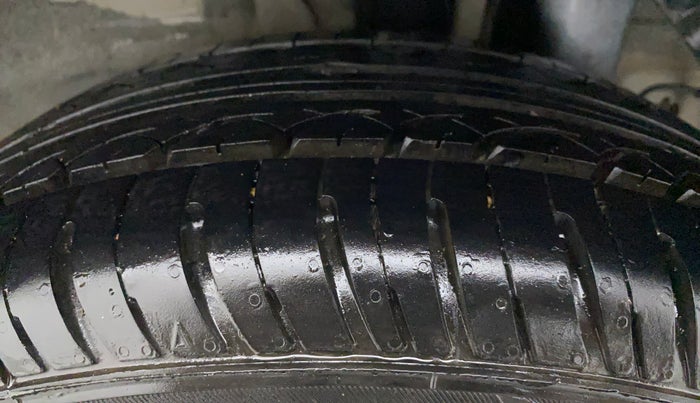 2016 Hyundai Elite i20 MAGNA 1.2, Petrol, Manual, 54,562 km, Left Rear Tyre Tread