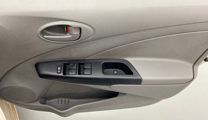 2011 Toyota Etios Liva G, Petrol, Manual, 21,117 km, Driver Side Door Panels Control
