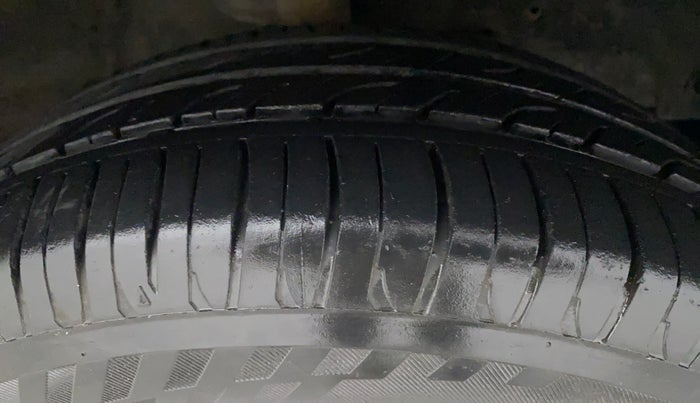2018 Mahindra KUV 100 NXT K2+ P 6 STR, Petrol, Manual, 14,266 km, Right Front Tyre Tread