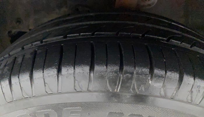 2018 Mahindra KUV 100 NXT K2+ P 6 STR, Petrol, Manual, 14,266 km, Left Front Tyre Tread