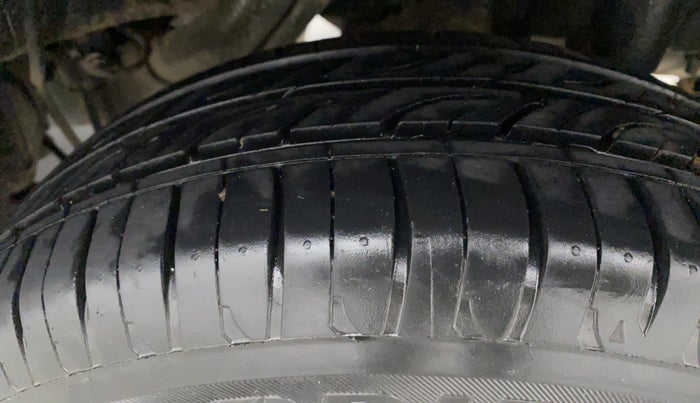 2018 Mahindra KUV 100 NXT K2+ P 6 STR, Petrol, Manual, 14,266 km, Left Rear Tyre Tread