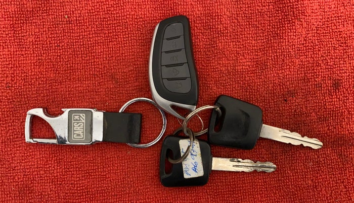 2018 Datsun Go Plus T, Petrol, Manual, 35,441 km, Key Close Up