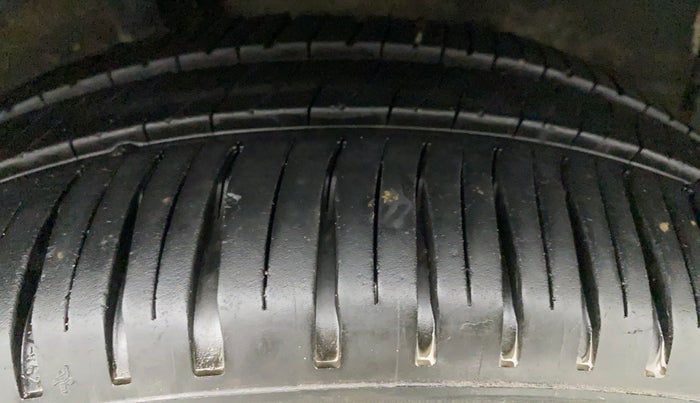 2012 Maruti Ritz VXI, Petrol, Manual, 54,036 km, Right Rear Tyre Tread