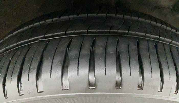 2012 Maruti Ritz VXI, Petrol, Manual, 54,036 km, Right Front Tyre Tread