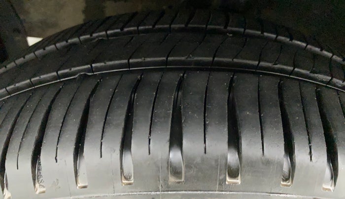 2012 Maruti Ritz VXI, Petrol, Manual, 54,036 km, Left Front Tyre Tread