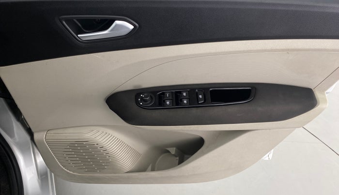 2019 Renault TRIBER 1.0 RXZ, Petrol, Manual, 28,342 km, Driver Side Door Panels Control
