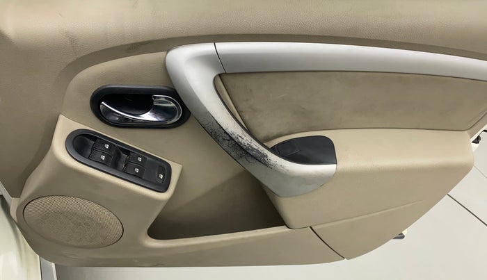 2014 Nissan Terrano XL (P), Petrol, Manual, 56,553 km, Driver Side Door Panels Control