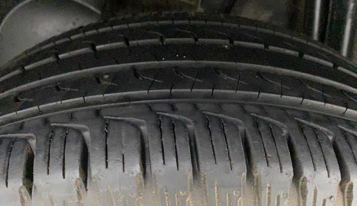 2014 Nissan Terrano XL (P), Petrol, Manual, 56,553 km, Right Rear Tyre Tread