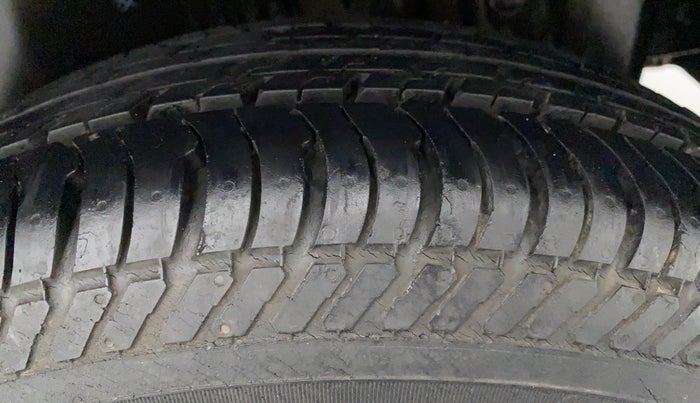 2015 Maruti Swift VXI D, Petrol, Manual, 11,732 km, Left Rear Tyre Tread