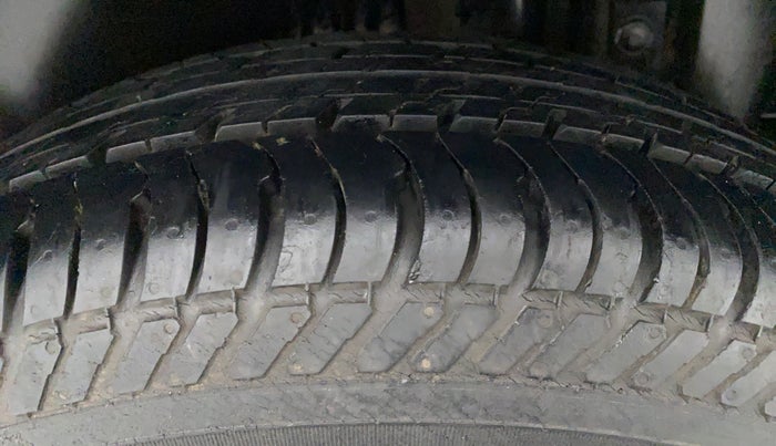 2015 Maruti Swift VXI D, Petrol, Manual, 11,732 km, Right Rear Tyre Tread
