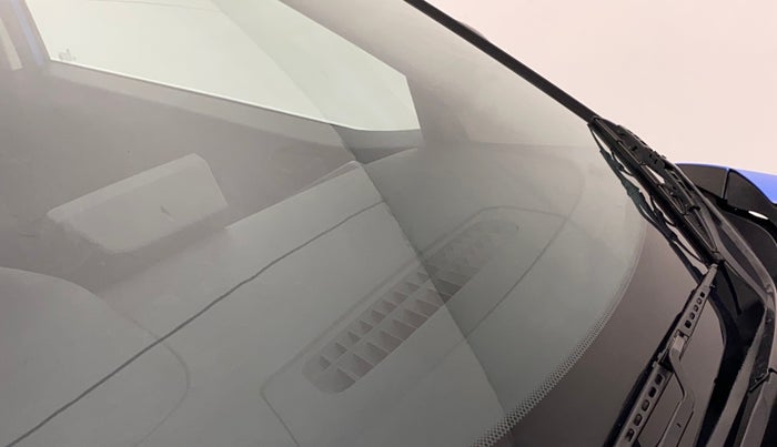 2021 Tata NEXON XMA SUNROOF PETROL, Petrol, Automatic, 31,015 km, Front windshield - Minor spot on windshield