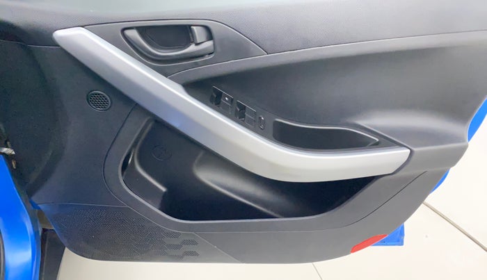 2021 Tata NEXON XMA SUNROOF PETROL, Petrol, Automatic, 31,015 km, Driver Side Door Panels Control