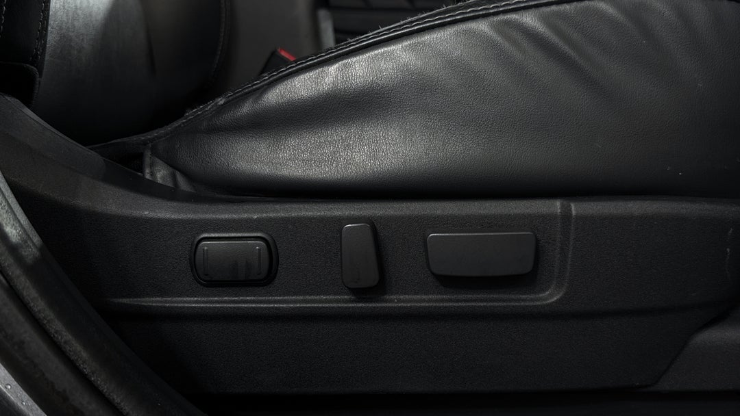 2020 Mitsubishi Outlander Phev Exceed 5 Seat (AWD), Automatic, 84513 km, Drivers Side Adjustment Panel