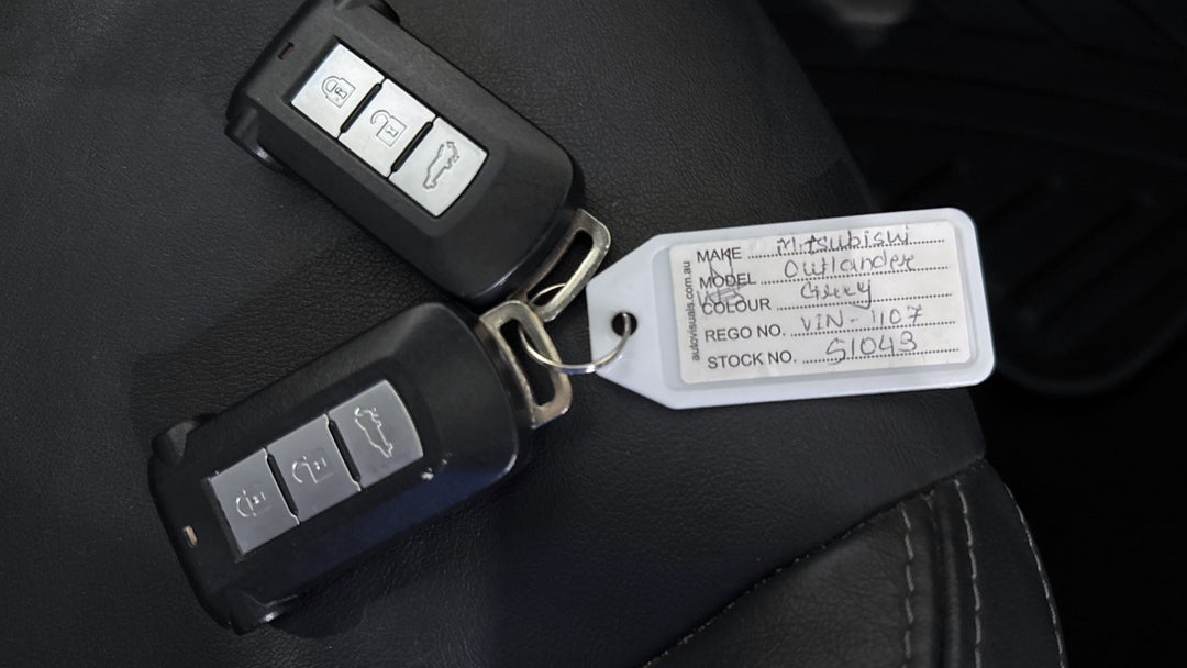 2020 Mitsubishi Outlander Phev Exceed 5 Seat (AWD), Automatic, 84513 km, Key Close-up