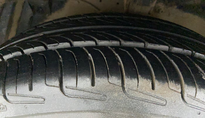 2019 Maruti Ciaz DELTA 1.5 SHVS MT PETROL, Petrol, Manual, 78,358 km, Left Front Tyre Tread