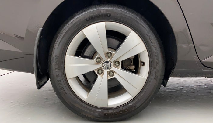 2018 Skoda Superb 1.8 TSI STYLE AT, Petrol, Automatic, 20,330 km, Right Rear Wheel