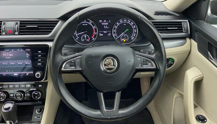 2018 Skoda Superb 1.8 TSI STYLE AT, Petrol, Automatic, 20,330 km, Steering Wheel Close Up