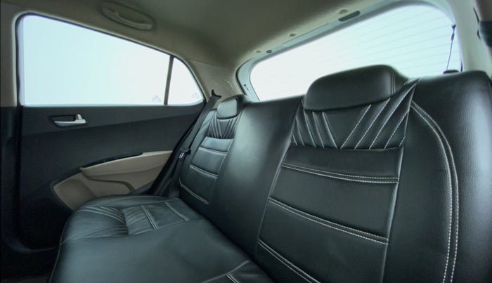 2019 Hyundai Grand i10 SPORTZ 1.2 KAPPA VTVT, CNG, Manual, 79,603 km, Right Side Rear Door Cabin