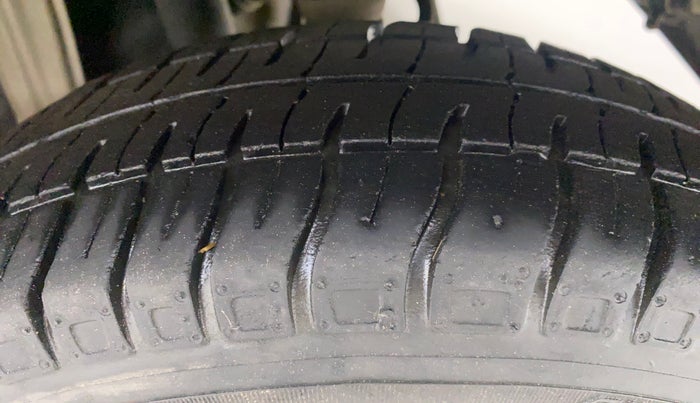 2016 Maruti Alto 800 LXI, Petrol, Manual, 26,466 km, Left Rear Tyre Tread