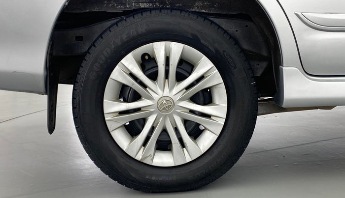 2014 Toyota Innova 2.5 GX 8 STR BS IV, Diesel, Manual, 98,625 km, Right Rear Wheel