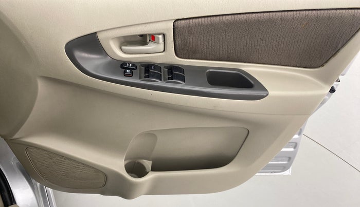 2014 Toyota Innova 2.5 GX 8 STR BS IV, Diesel, Manual, 98,625 km, Driver Side Door Panels Control