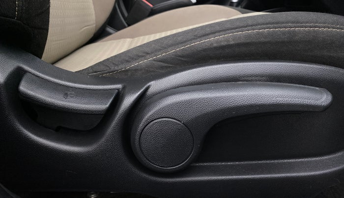 2019 Hyundai Elite i20 ASTA 1.2 (O), Petrol, Manual, 38,670 km, Driver Side Adjustment Panel