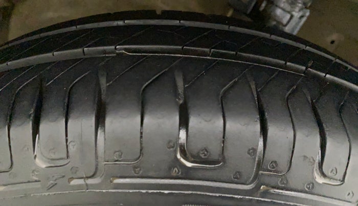 2015 Maruti Swift VXI, Petrol, Manual, 45,033 km, Right Rear Tyre Tread