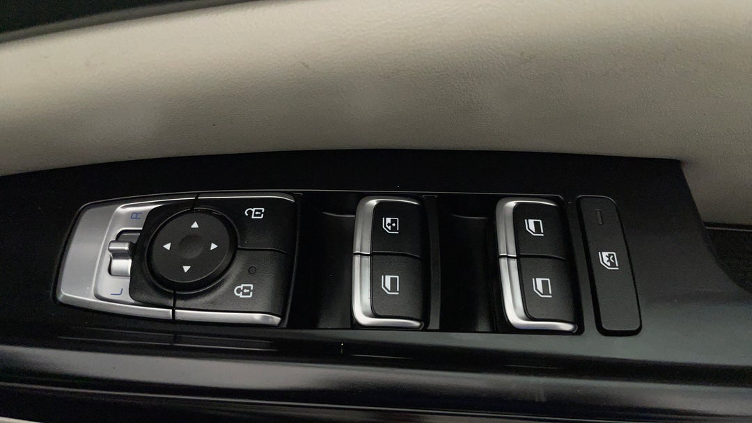 2023 Kia Carnival S, Automatic, 51246 km, Drivers Side Door Panel Controls