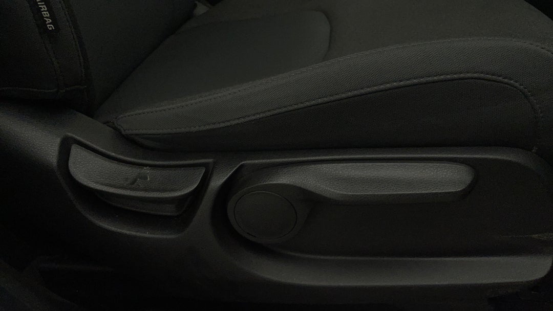 2023 Kia Carnival S, Automatic, 51246 km, Drivers Side Adjustment Panel