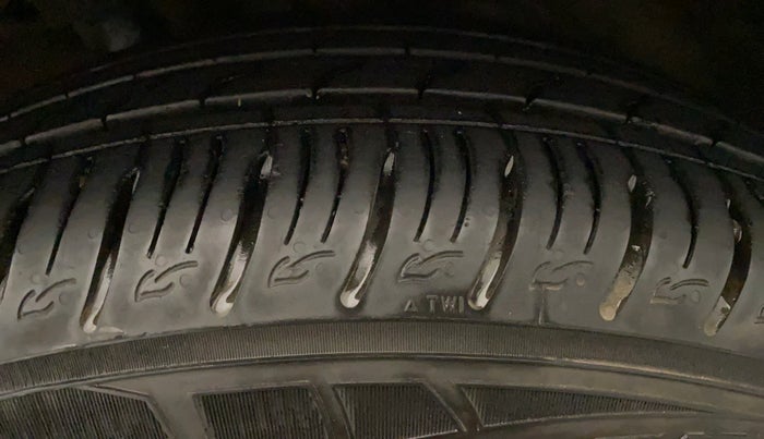 2021 Hyundai VENUE SX PLUS 1.0 TURBO DCT, Petrol, Automatic, 28,948 km, Left Front Tyre Tread