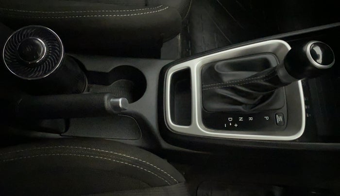 2021 Hyundai VENUE SX PLUS 1.0 TURBO DCT, Petrol, Automatic, 28,948 km, Gear Lever
