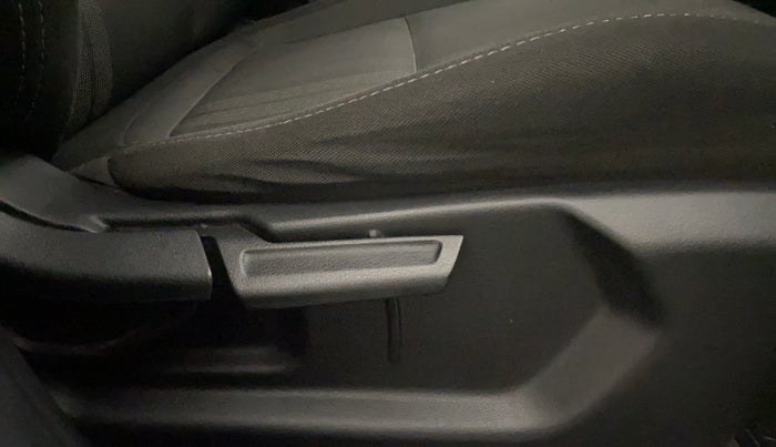 2021 Hyundai VENUE SX PLUS 1.0 TURBO DCT, Petrol, Automatic, 28,948 km, Driver Side Adjustment Panel