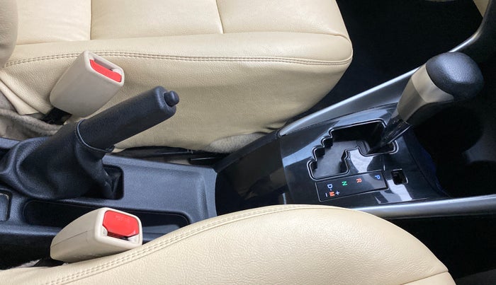 2018 Toyota YARIS G CVT, Petrol, Automatic, 33,425 km, Gear Lever