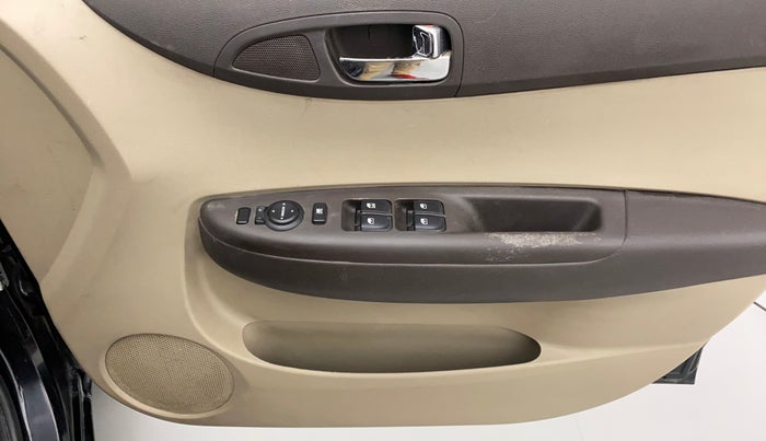2010 Hyundai i20 SPORTZ 1.2, Petrol, Manual, 49,929 km, Driver Side Door Panels Control