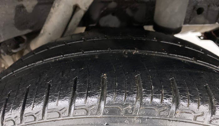 2017 Mahindra KUV 100 NXT K2 P 6 STR, Petrol, Manual, 38,447 km, Left Rear Tyre Tread