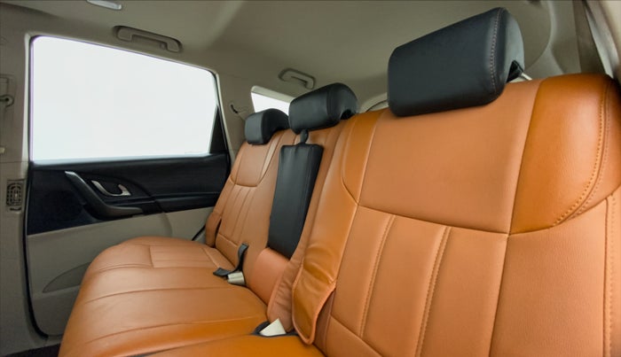 2017 Mahindra XUV500 W10 FWD, Diesel, Manual, 40,984 km, Right Side Rear Door Cabin