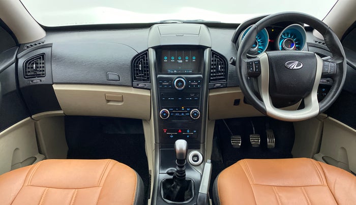 2017 Mahindra XUV500 W10 FWD, Diesel, Manual, 40,984 km, Dashboard