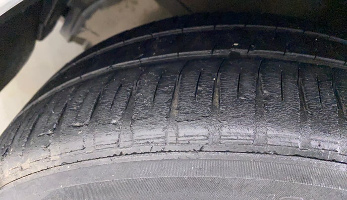 2013 Maruti Swift VDI, Diesel, Manual, 44,102 km, Left Front Tyre Tread