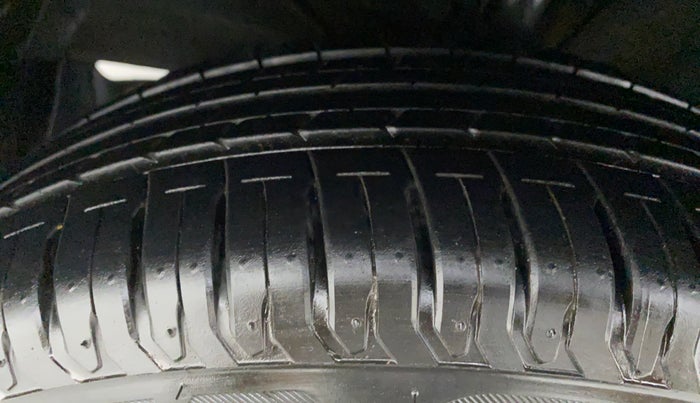 2019 Maruti XL6 ALPHA SHVS  MT, Petrol, Manual, 18,204 km, Left Front Tyre Tread
